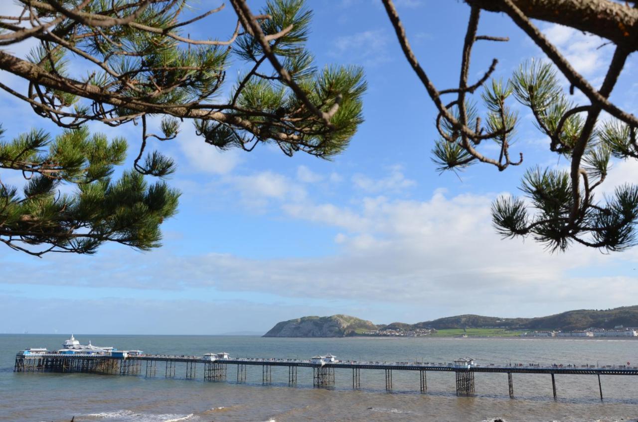 Audley Guest House Llandudno Buitenkant foto