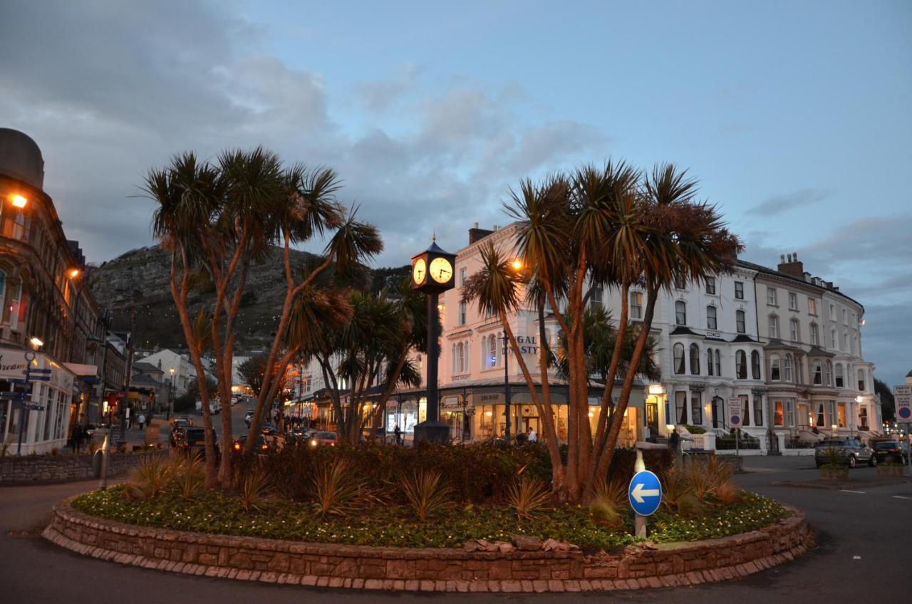 Audley Guest House Llandudno Buitenkant foto